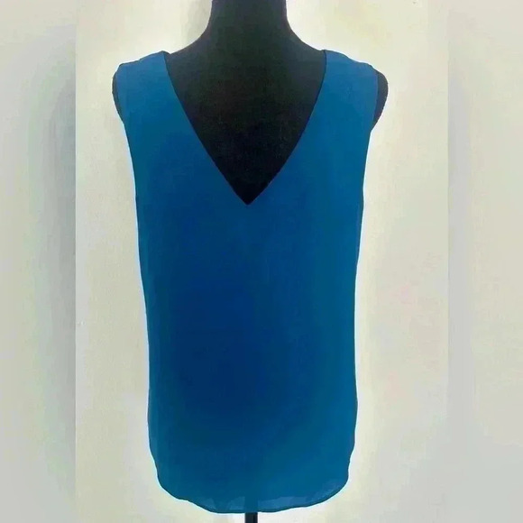 143. Lilly Pulitzer Florin Top size small - Picture 6 of 7